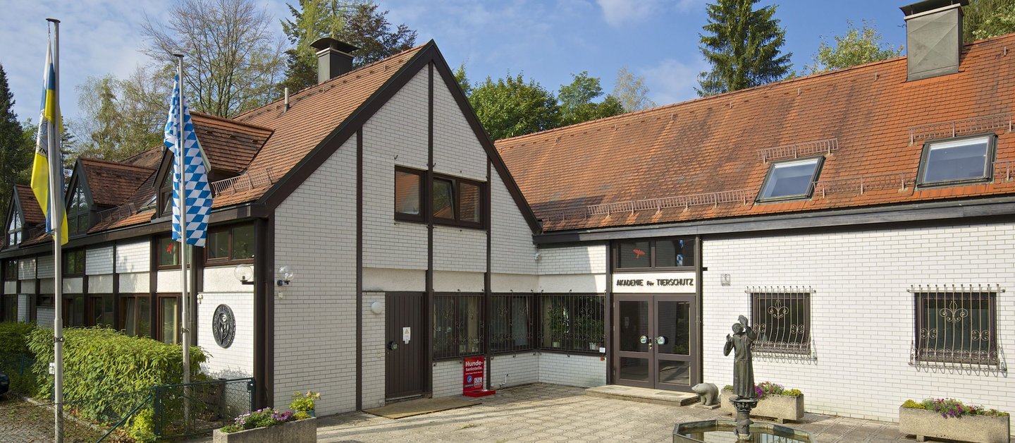 Außenansicht der Akademie für Tierschutz